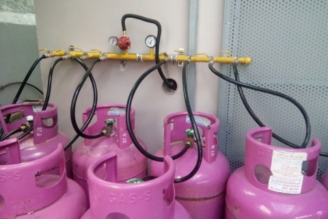 Nên dùng bình đơn hay hệ thống giàn gas cho bếp công nghiệp?